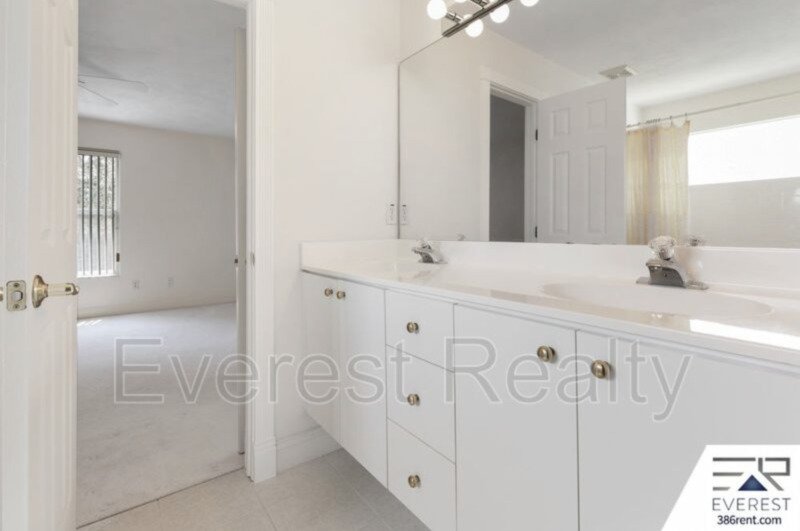 SPACIOUS 3/2.5/2 IN DESIRABLE STERLING CHASE NEIGHBORHOOD property image