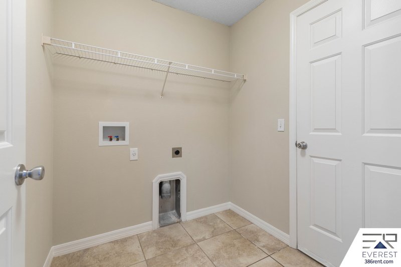 SPACIOUS 3/2/2 IN POPULAR PINE GROVE property image