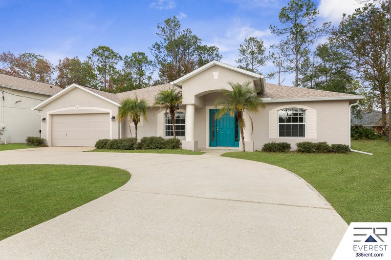 SPACIOUS 3+DEN/2/2 IN DESIRABLE LEHIGH WOODS property image