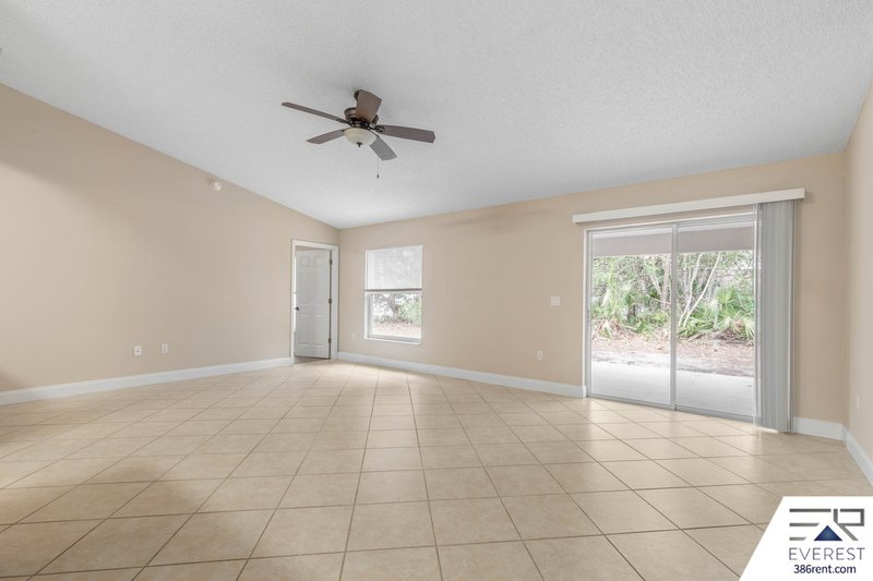 SPACIOUS 3+DEN/2/2 IN DESIRABLE LEHIGH WOODS property image