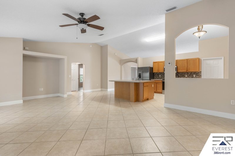 SPACIOUS 3+DEN/2/2 IN DESIRABLE LEHIGH WOODS property image