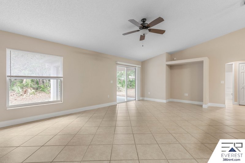 SPACIOUS 3+DEN/2/2 IN DESIRABLE LEHIGH WOODS property image