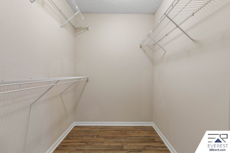 SPACIOUS 3+DEN/2/2 IN DESIRABLE LEHIGH WOODS property image