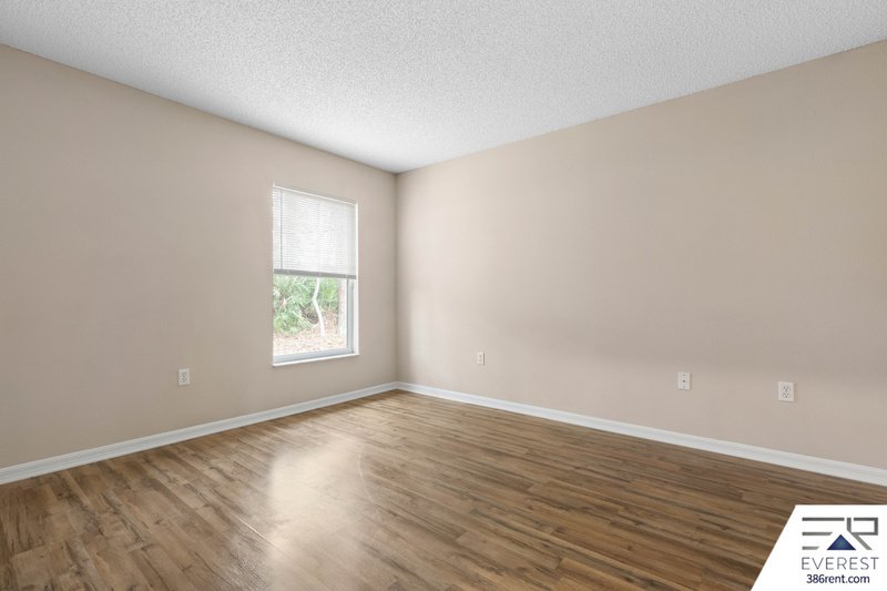 SPACIOUS 3+DEN/2/2 IN DESIRABLE LEHIGH WOODS property image