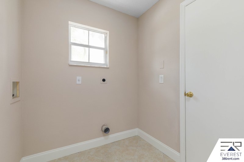 SPACIOUS 3+DEN/2/2 IN DESIRABLE LEHIGH WOODS property image