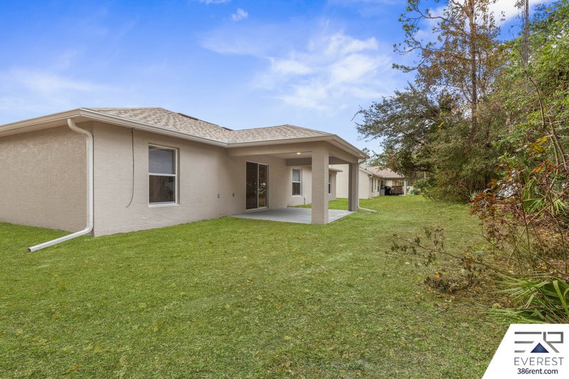 SPACIOUS 3+DEN/2/2 IN DESIRABLE LEHIGH WOODS property image