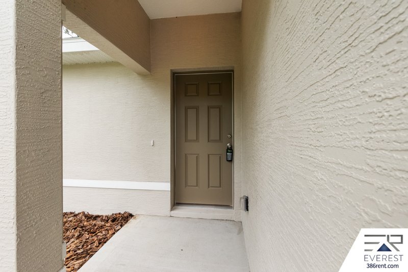 LIKE NEW 3/2/1 TOWNHOUSE IN BEAUTIFUL SEMINOLE WOODS property image