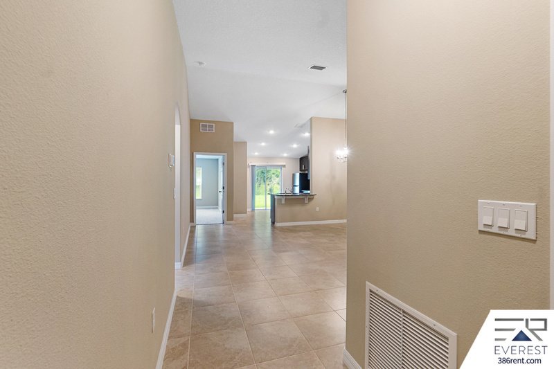 LIKE NEW 3/2/1 TOWNHOUSE IN BEAUTIFUL SEMINOLE WOODS property image