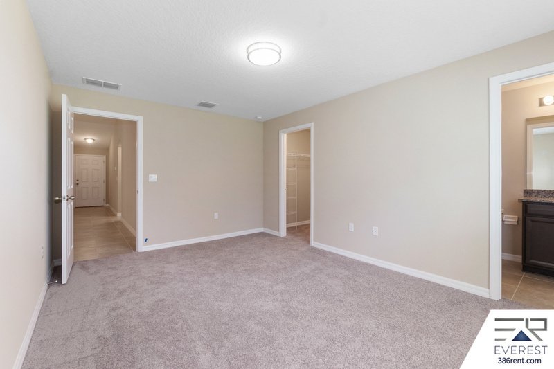 LIKE NEW 3/2/1 TOWNHOUSE IN BEAUTIFUL SEMINOLE WOODS property image