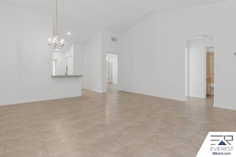 LIKE NEW 3/2/1 TOWNHOUSE IN BEAUTIFUL SEMINOLE WOODS property image