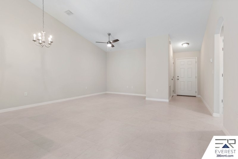 LIKE NEW 3/2/1 TOWNHOUSE IN BEAUTIFUL SEMINOLE WOODS property image