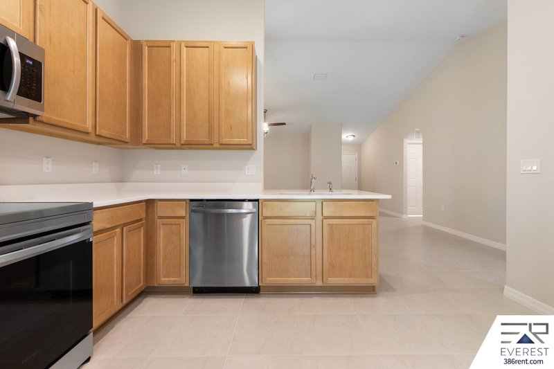 LIKE NEW 3/2/1 TOWNHOUSE IN BEAUTIFUL SEMINOLE WOODS property image