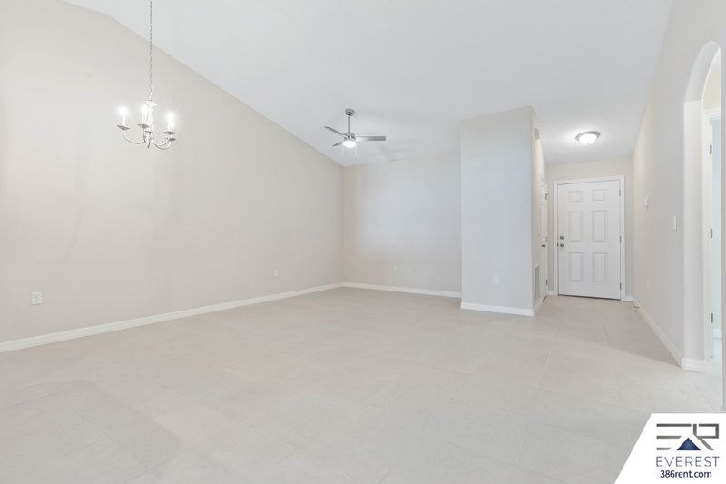 FULLY FENCED, LIKE NEW 3/2/1 TOWNHOUSE IN BEAUTIFUL SEMINOLE WOODS property image