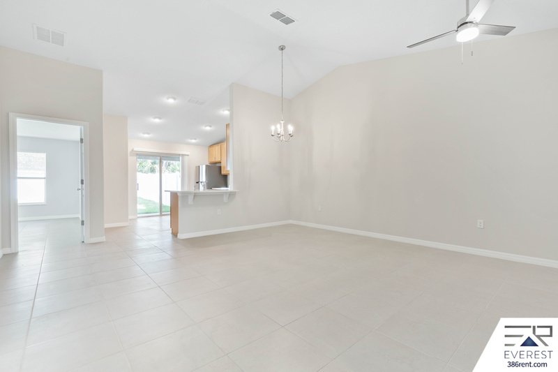 FULLY FENCED, LIKE NEW 3/2/1 TOWNHOUSE IN BEAUTIFUL SEMINOLE WOODS property image