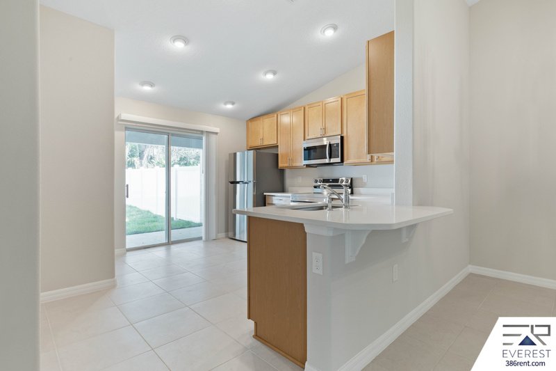 FULLY FENCED, LIKE NEW 3/2/1 TOWNHOUSE IN BEAUTIFUL SEMINOLE WOODS property image