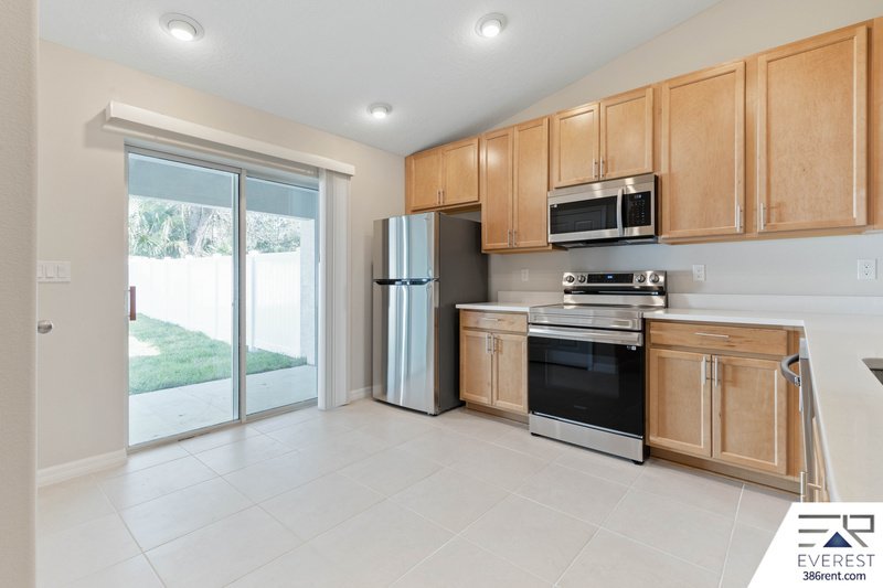 FULLY FENCED, LIKE NEW 3/2/1 TOWNHOUSE IN BEAUTIFUL SEMINOLE WOODS property image