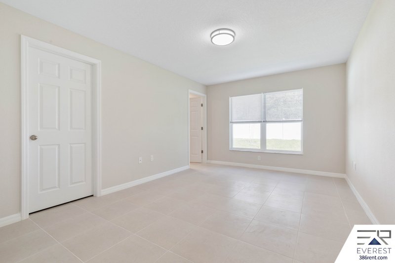 FULLY FENCED, LIKE NEW 3/2/1 TOWNHOUSE IN BEAUTIFUL SEMINOLE WOODS property image