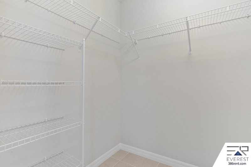 FULLY FENCED, LIKE NEW 3/2/1 TOWNHOUSE IN BEAUTIFUL SEMINOLE WOODS property image