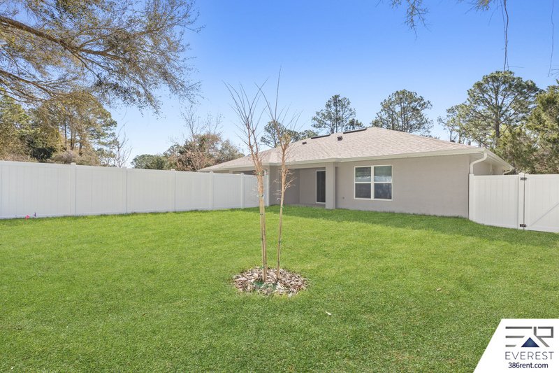 FULLY FENCED, LIKE NEW 3/2/1 TOWNHOUSE IN BEAUTIFUL SEMINOLE WOODS property image