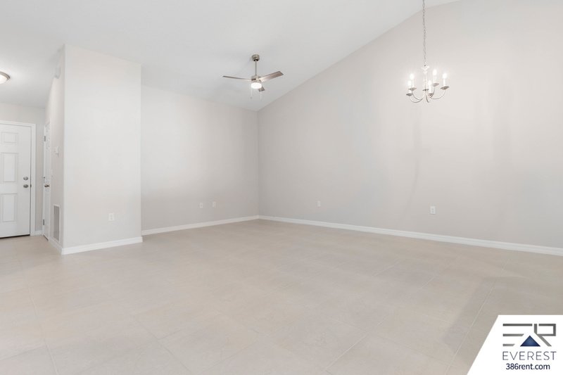 FULLY FENCED, LIKE NEW 3/2/1 TOWNHOUSE ON A CUL DE SAC IN BEAUTIFUL SEMINOLE WOODS property image