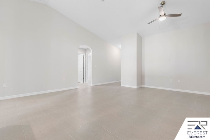 FULLY FENCED, LIKE NEW 3/2/1 TOWNHOUSE ON A CUL DE SAC IN BEAUTIFUL SEMINOLE WOODS property image