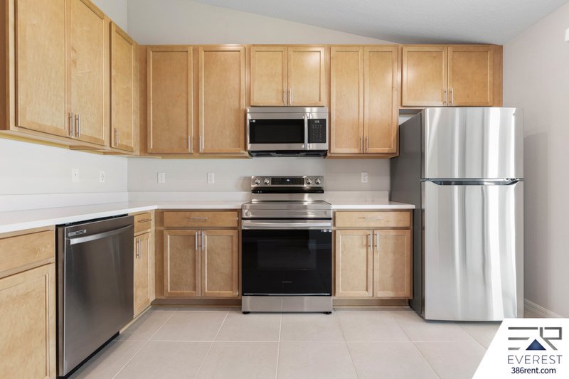 FULLY FENCED, LIKE NEW 3/2/1 TOWNHOUSE ON A CUL DE SAC IN BEAUTIFUL SEMINOLE WOODS property image