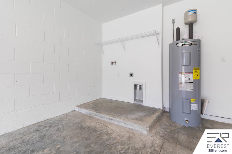 FULLY FENCED, LIKE NEW 3/2/1 TOWNHOUSE ON A CUL DE SAC IN BEAUTIFUL SEMINOLE WOODS property image