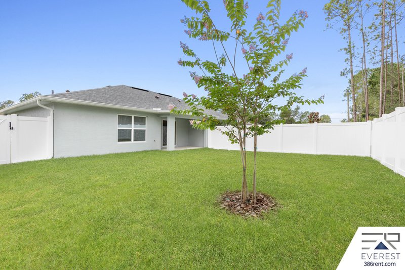 FULLY FENCED, LIKE NEW 3/2/1 TOWNHOUSE ON A CUL DE SAC IN BEAUTIFUL SEMINOLE WOODS property image