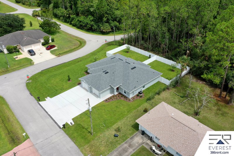 FULLY FENCED, LIKE NEW 3/2/1 TOWNHOUSE ON A CUL DE SAC IN BEAUTIFUL SEMINOLE WOODS property image