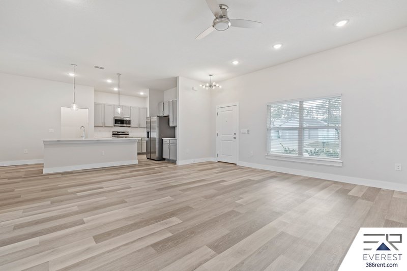 FULLY FENCED, UPGRADED 3/2/2 IN DESIRABLE PINE GROVE property image