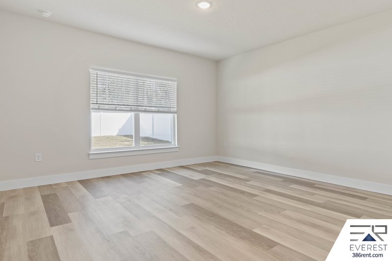 FULLY FENCED, UPGRADED 3/2/2 IN DESIRABLE PINE GROVE property image