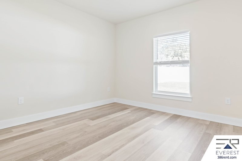 FULLY FENCED, UPGRADED 3/2/2 IN DESIRABLE PINE GROVE property image