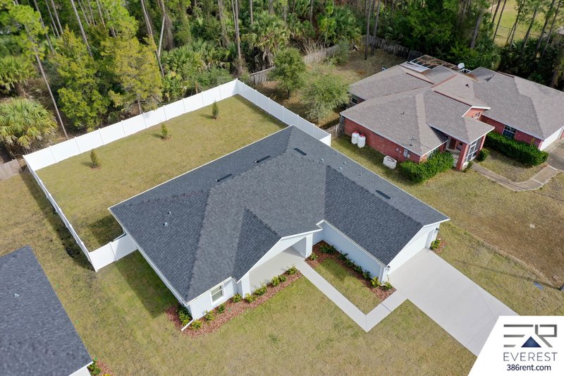 FULLY FENCED, UPGRADED 3/2/2 IN DESIRABLE PINE GROVE property image