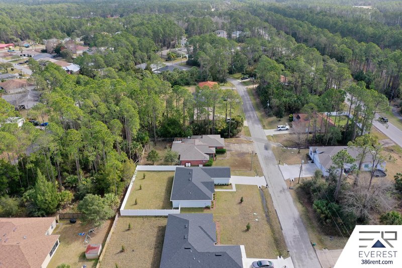FULLY FENCED, UPGRADED 3/2/2 IN DESIRABLE PINE GROVE property image