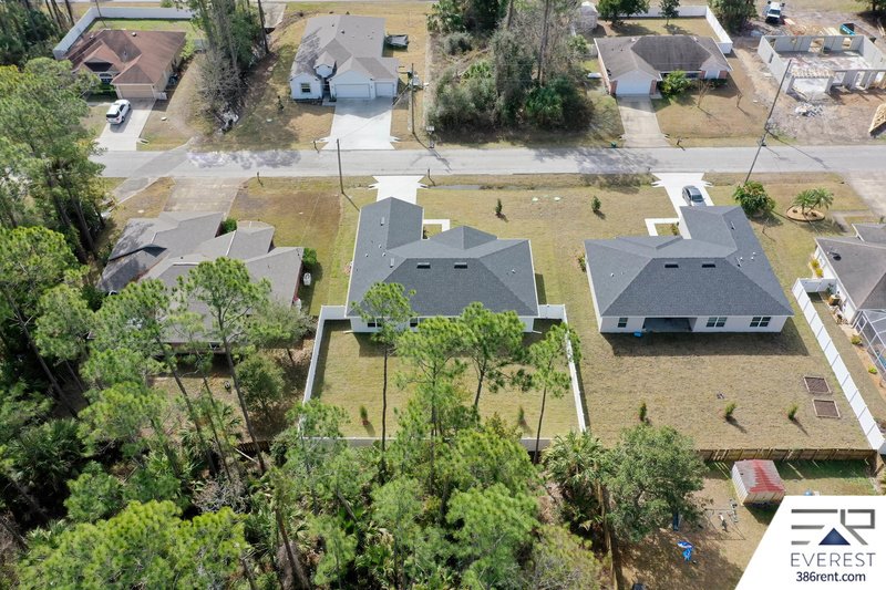 FULLY FENCED, UPGRADED 3/2/2 IN DESIRABLE PINE GROVE property image