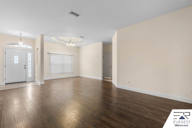 FULLY FENCED, SPACIOUS 4/2.5/2 ON A CUL-DE-SAC IN LEHIGH WOODS property image