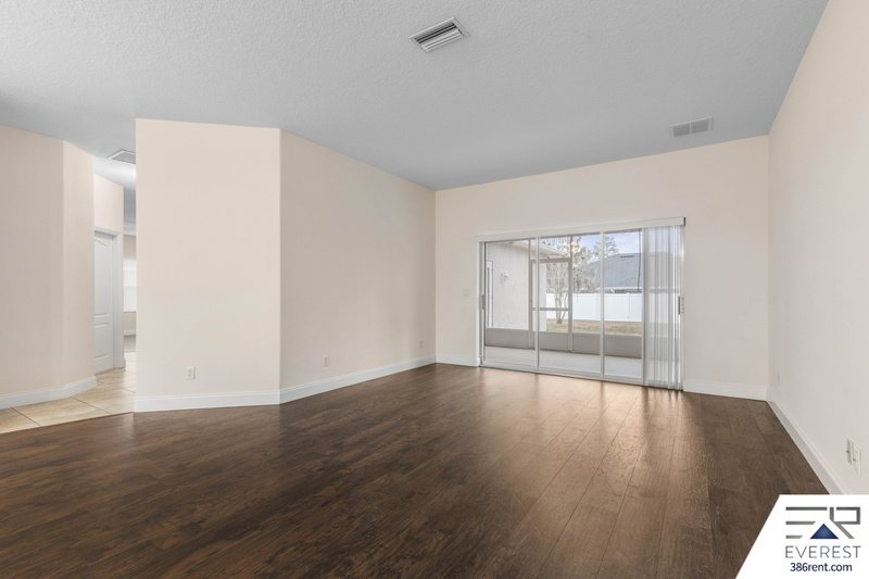 FULLY FENCED, SPACIOUS 4/2.5/2 ON A CUL-DE-SAC IN LEHIGH WOODS property image