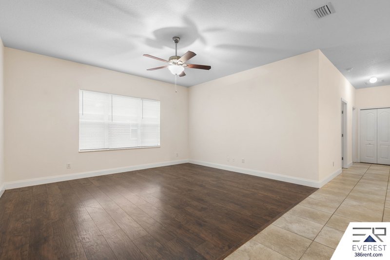 FULLY FENCED, SPACIOUS 4/2.5/2 ON A CUL-DE-SAC IN LEHIGH WOODS property image