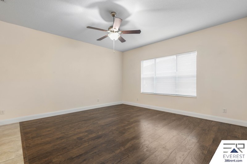 FULLY FENCED, SPACIOUS 4/2.5/2 ON A CUL-DE-SAC IN LEHIGH WOODS property image