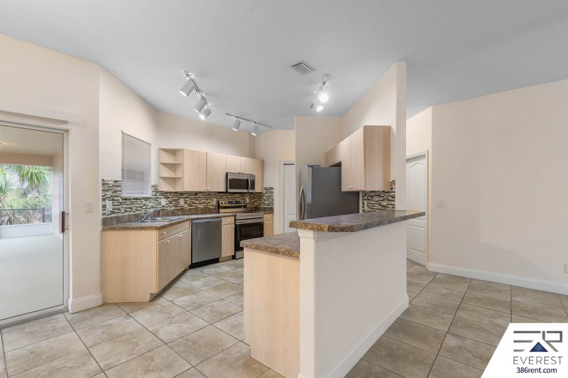 FULLY FENCED, SPACIOUS 4/2.5/2 ON A CUL-DE-SAC IN LEHIGH WOODS property image