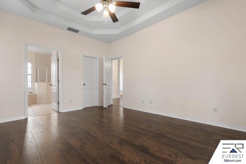 FULLY FENCED, SPACIOUS 4/2.5/2 ON A CUL-DE-SAC IN LEHIGH WOODS property image