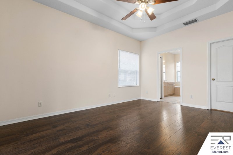 FULLY FENCED, SPACIOUS 4/2.5/2 ON A CUL-DE-SAC IN LEHIGH WOODS property image