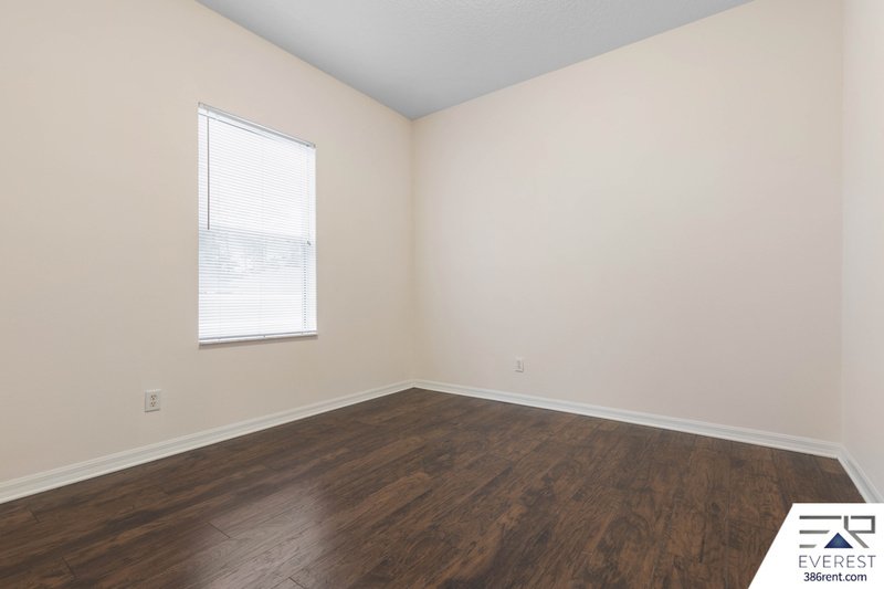 FULLY FENCED, SPACIOUS 4/2.5/2 ON A CUL-DE-SAC IN LEHIGH WOODS property image