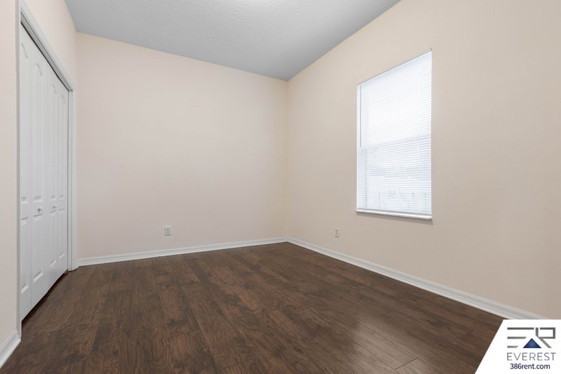 FULLY FENCED, SPACIOUS 4/2.5/2 ON A CUL-DE-SAC IN LEHIGH WOODS property image