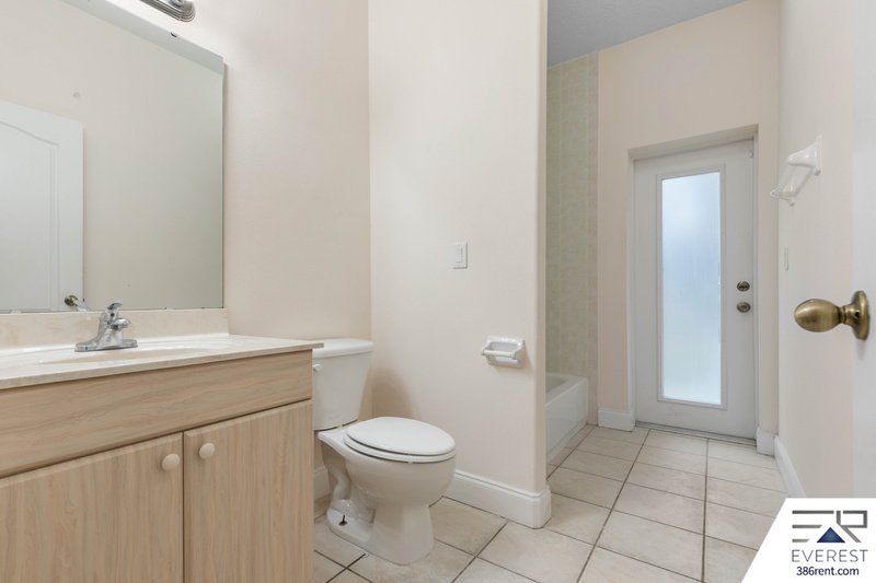 FULLY FENCED, SPACIOUS 4/2.5/2 ON A CUL-DE-SAC IN LEHIGH WOODS property image