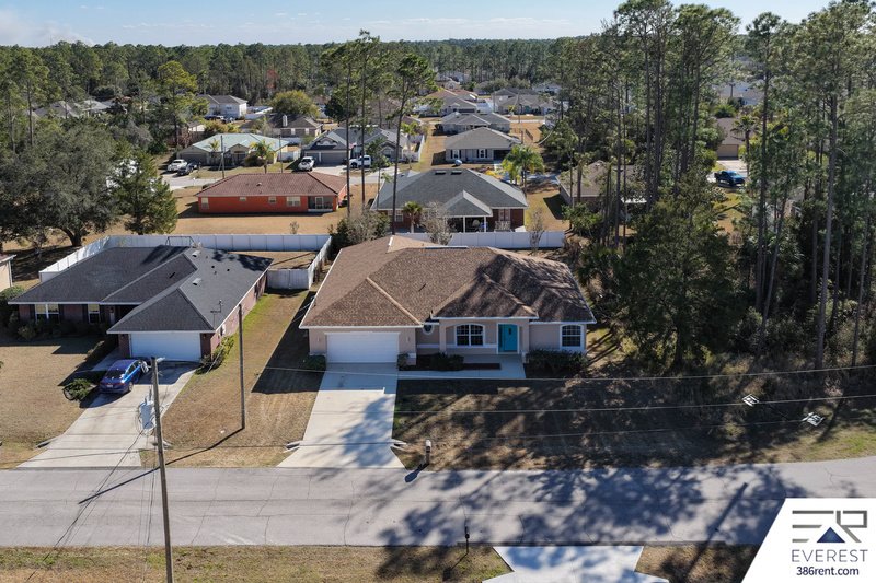 FULLY FENCED, SPACIOUS 4/2.5/2 ON A CUL-DE-SAC IN LEHIGH WOODS property image