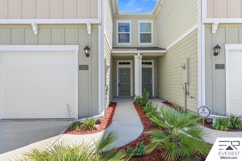 LIKE NEW 3/2.5/1 TOWNHOUSE IN DESIRABLE PALM COAST property image