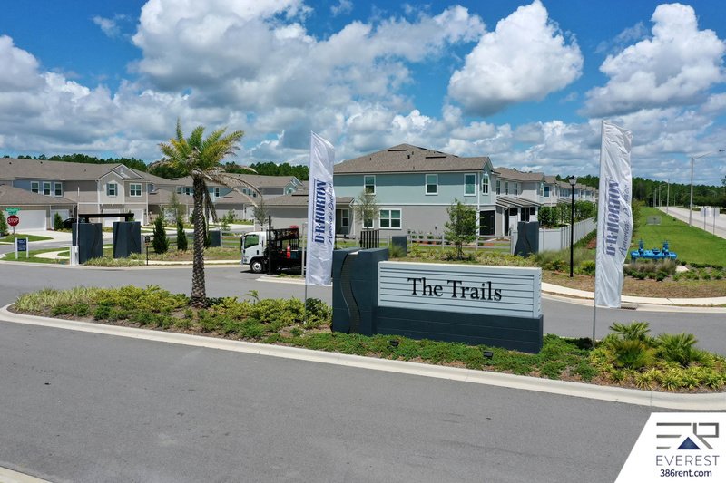 LIKE NEW 3/2.5/1 TOWNHOUSE IN DESIRABLE PALM COAST property image