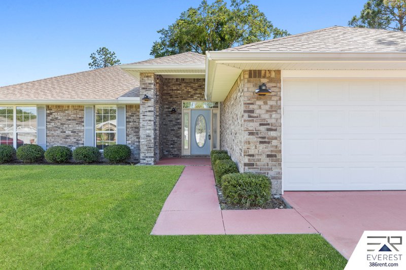 FULLY FENCED 4/2/2 IN DESIRABLE PINE GROVE property image