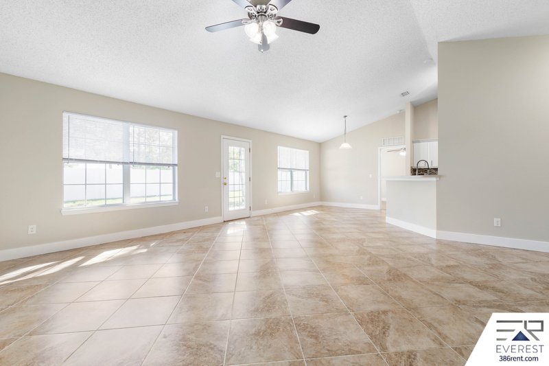 FULLY FENCED 4/2/2 IN DESIRABLE PINE GROVE property image